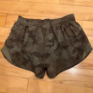 Lululemon Lined Camo Shorts Size 6